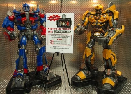 Capture the moment with Optimus & Bumblebee Capture the moment with Optimus & Bumblebee